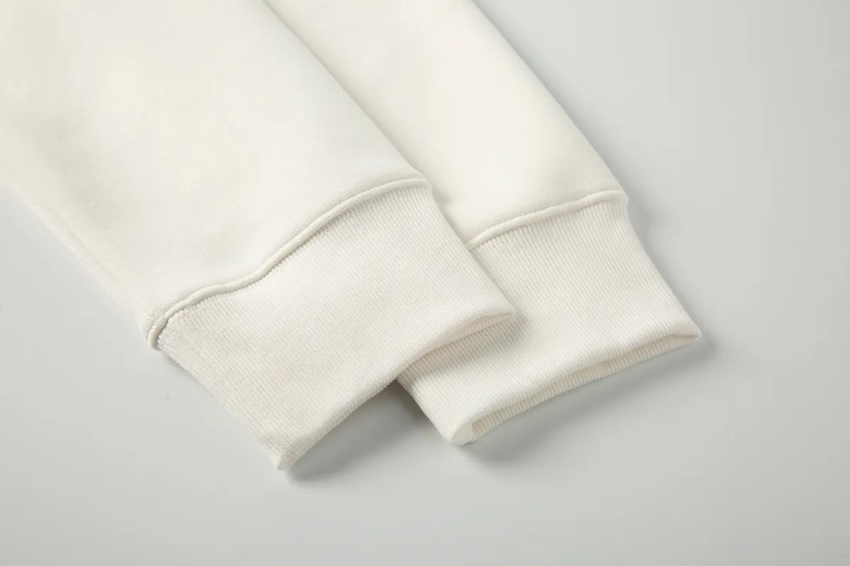 P260 White background picture [Evergreen for all seasons] Style number: 26201# (on sale all year round) Color: black and white / black and red / navy white / saffron / off-white / matte pink / light blue / yellow / dark gray Size: S to XL - Ralph Lauren/Ralph Lauren 26SS new four seasons classic basic three-dimensional Malaysia LOGO-No. 3 armband solid color long-sleeved zipper cardigan sweatshirt - 380g double-sided cotton heavy fabric✅ - The original version has the same 7.5CM widened thread processing✅ - Three-dimensional Malaysian embroidery Customized brand pentagonal POLO zipper ✅ - Ralph Lauren classic Malaysian logo Polo｜Unlock the British retro sports style RL classic style for all seasons The fit is loose and can be easily controlled by both men and women Simple Clean and versatile 1.2cm retro original color hook silk drawstring Full of details Use 380 grams of heavy double-sided cotton to create a tall and straight silhouette The iconic Malaysian embroidery logo interprets American origin. The solid color system can easily control formal and casual scenes.